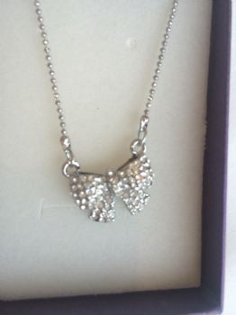 Bow necklace 